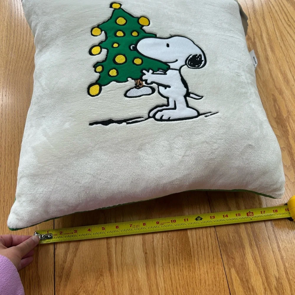 NWT‎ Peanuts Snoopy Christmas Tree Plush Throw Pillow 19x19 Berkshire Home Decor